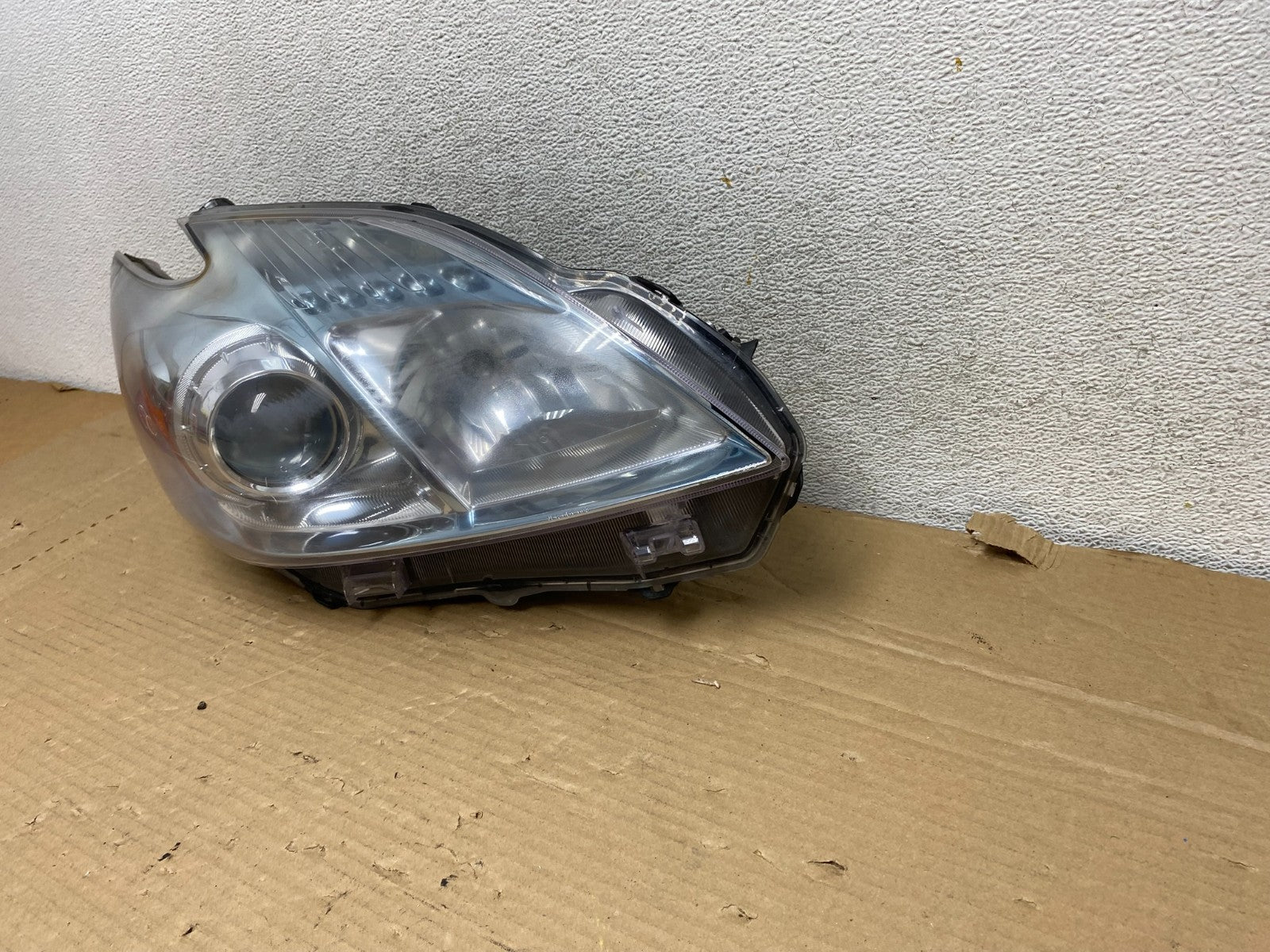 2010 - 2011 Toyota Prius Right Passenger Rh Blue Halogen Headlight AG8151 DW2