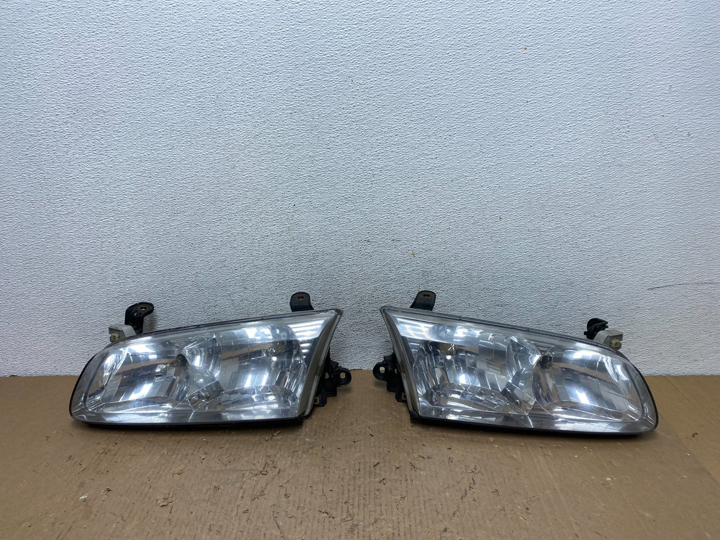 2000 to 2001 Toyota Camry Front Left+Right Side Headlights AD8814 DW0