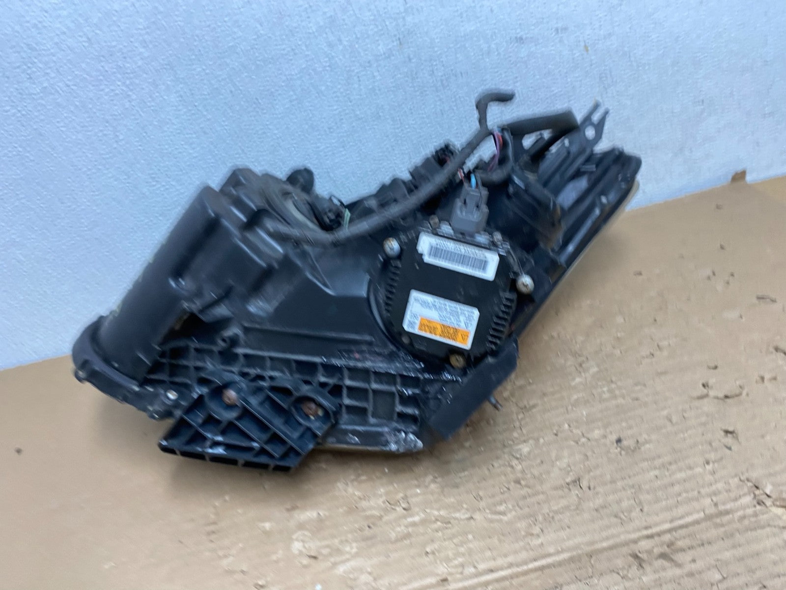 2009-2013 Nissan Rogue Right Passenger Xenon HID Headlight AD4366 DW6