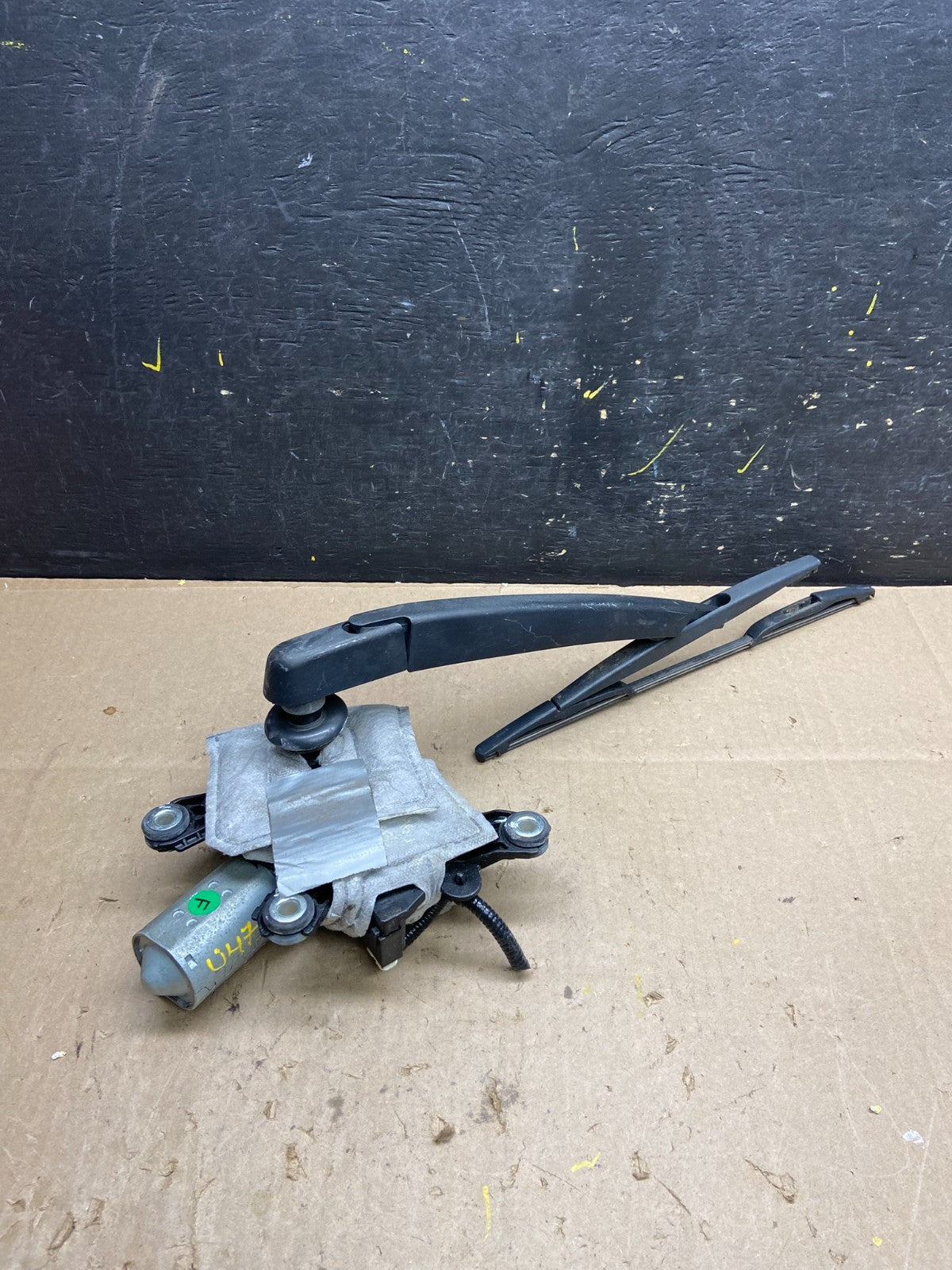 2013-2016 Nissan Pathfinder Back Door Rear Wiper Motor Wiper Blade u4738 DG3