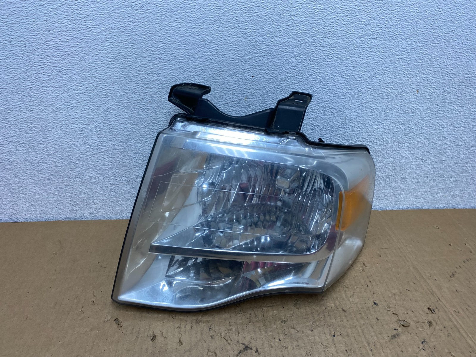 2007 - 2014 Ford Expedition Left Driver LH Side Headlight Halogen AC8257 DW0