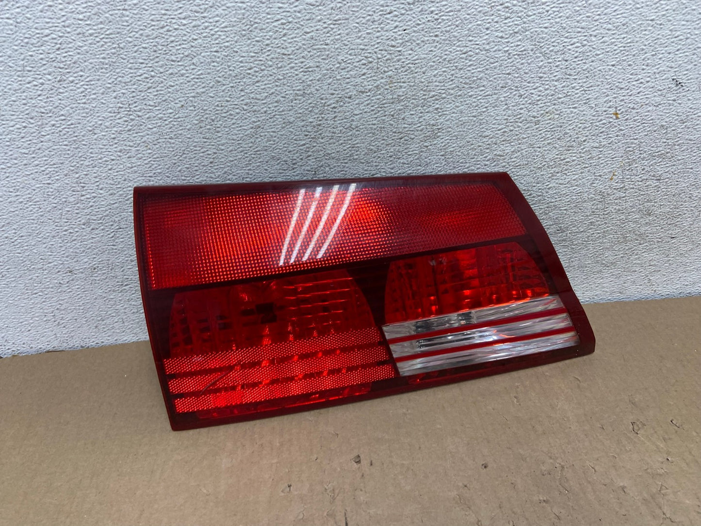 2004 - 2005 Toyota Sienna Left Driver LH Side Inner Tail Light AG7997 LK0