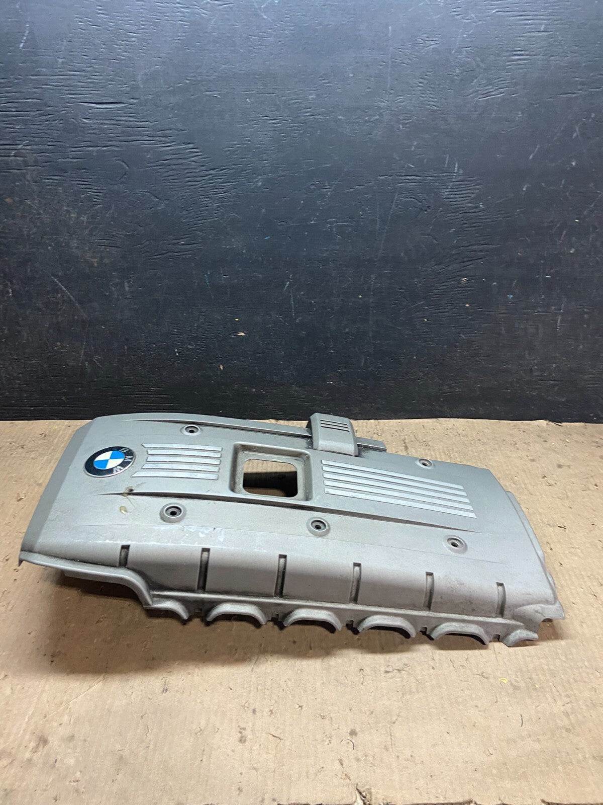 2007 to 2011 BMW 530i Plastic Engine Cover Shield j1205  OEM DG2