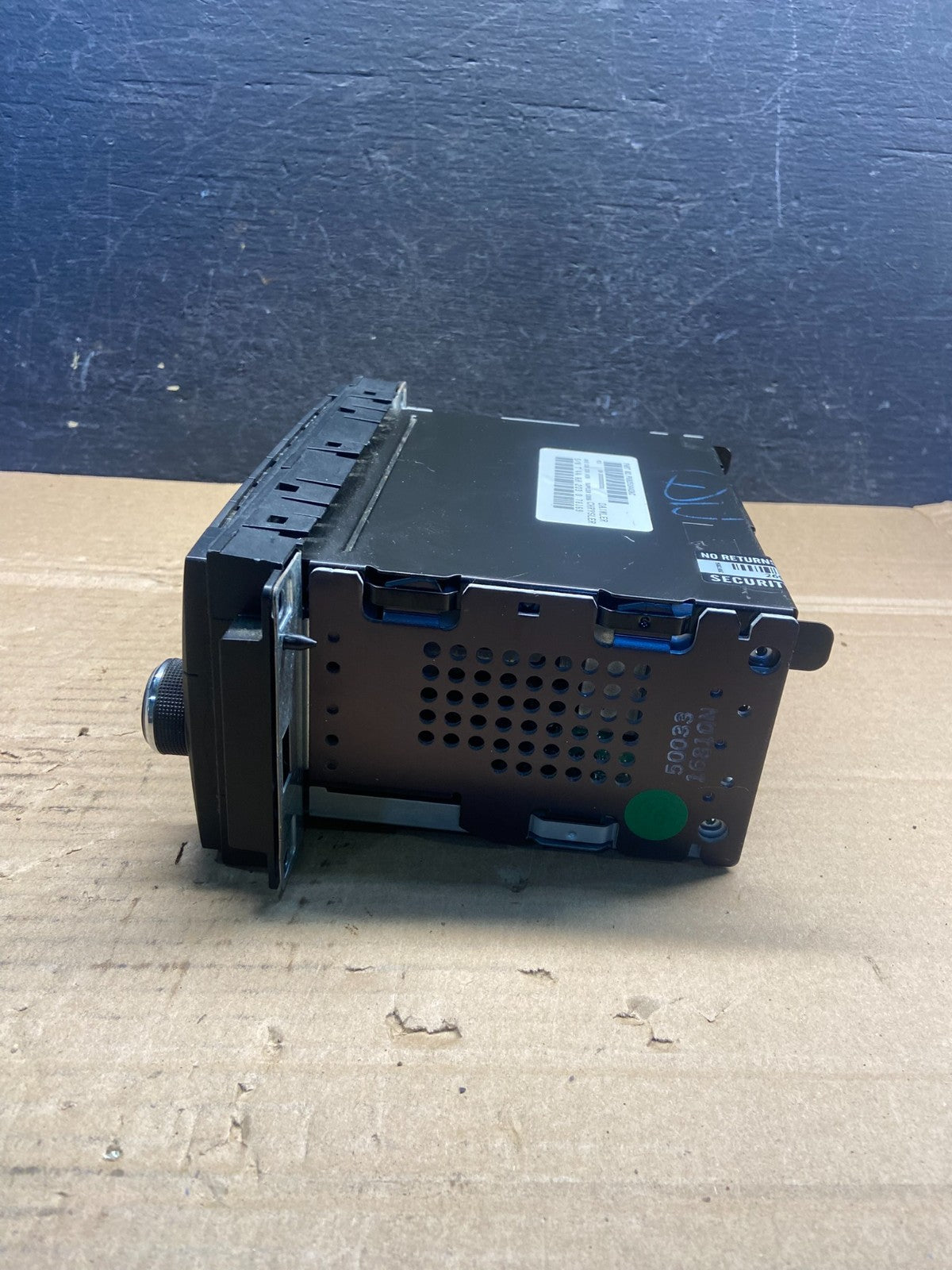 2009 to 2013 Volkswagen Routan Radio CD Player MY GIG Screen ae2424 DG1