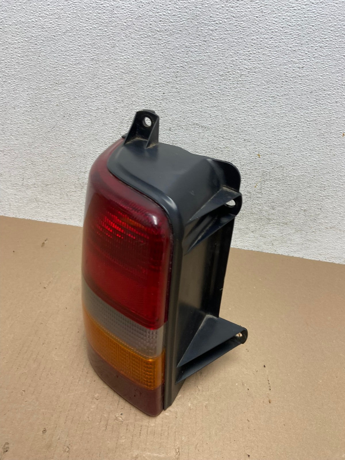 1993-1998 Jeep Grand Cherokee ZJ Left Driver Side Tail Light AE7193 LK1