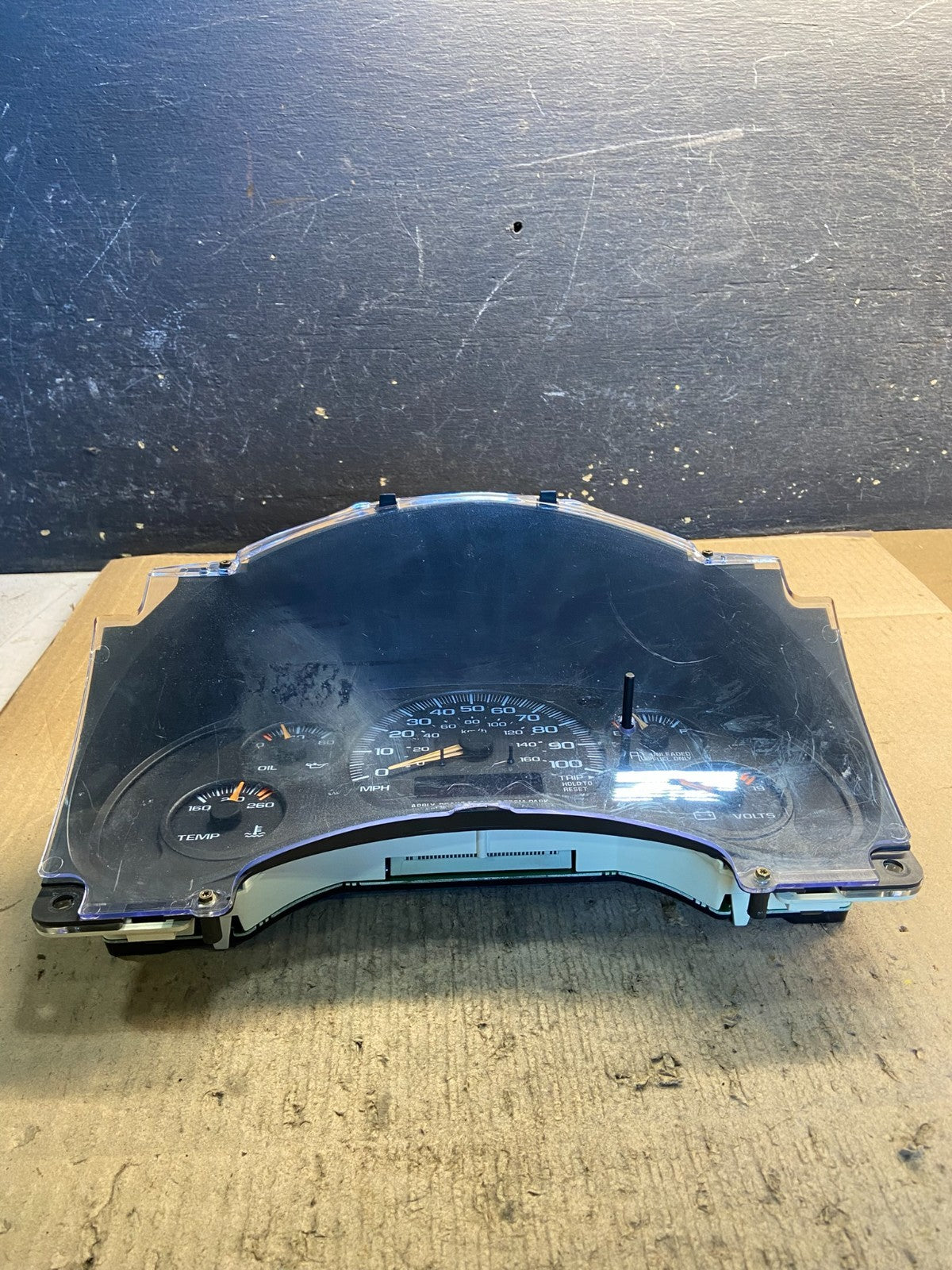 2001 to 2002 Chevrolet Express Speedometer Cluster Gauge OEM Z2109 DG0