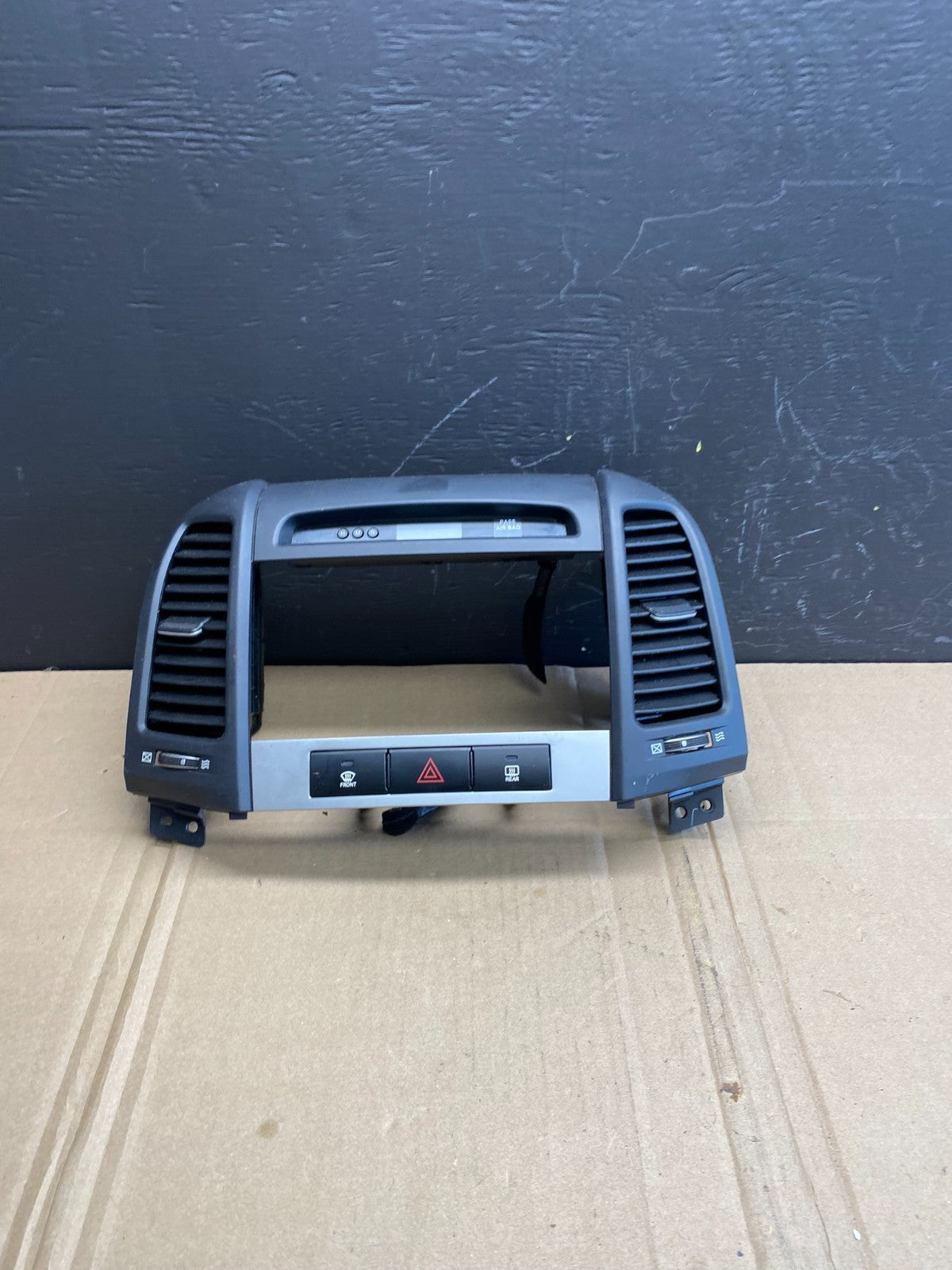 2007 to 2012 Hyundai Santa Fe Center Air Vent A/C Clock Bezel Trim AB8710 DG0