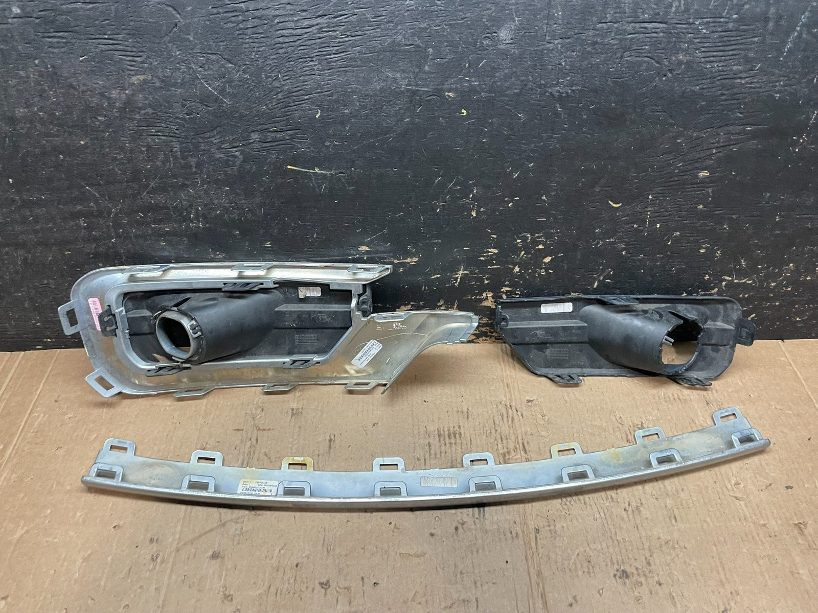 2013 to 2016 GMC Acadia Right+Left Lower  Fog Light Bezel Trim OEM Z5991  DG3