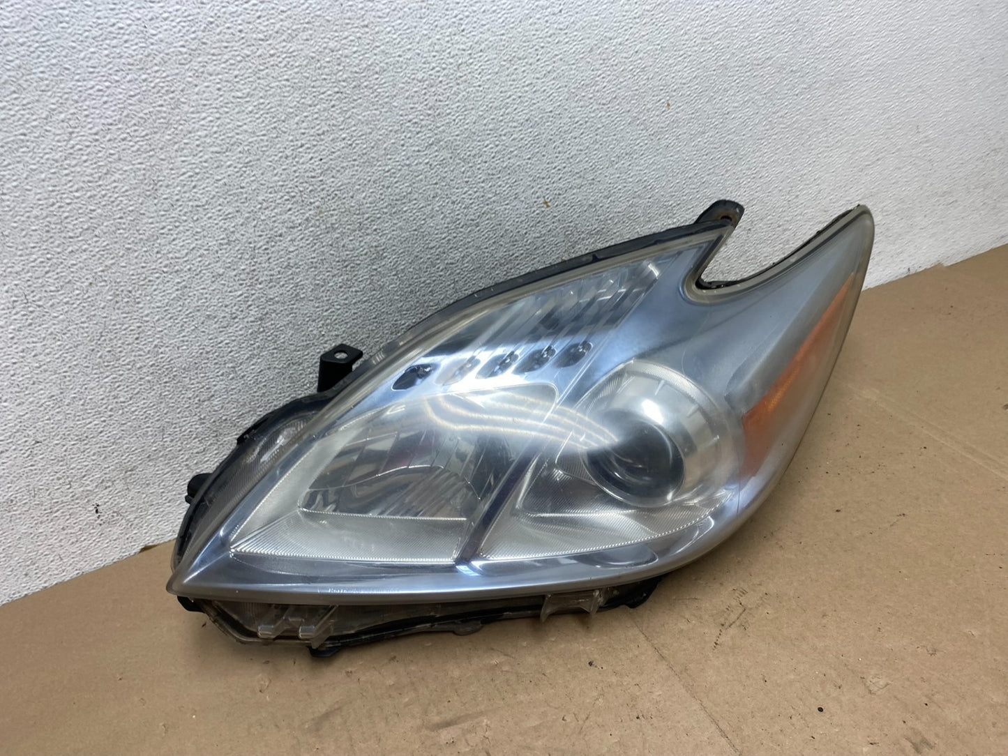 2010 - 2011 Toyota Prius Left Driver LH Blue Halogen Headlight AG4620 DW2