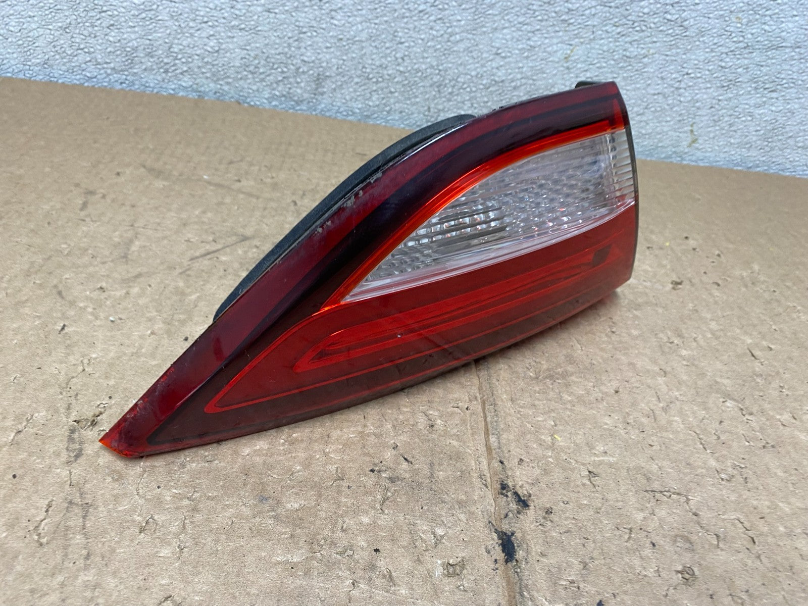 2015 to 2017 Chrysler 200 Sedan Left Driver Side Inner Tail Light Oem V3105 DW2