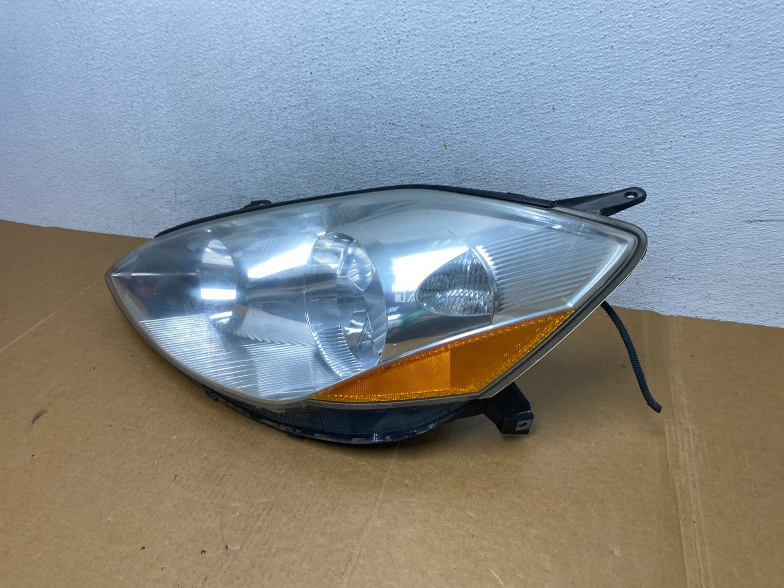 2006 to 2010 Toyota Sienna Left Driver Lh Side Headlight Halogen AD8953 DW1