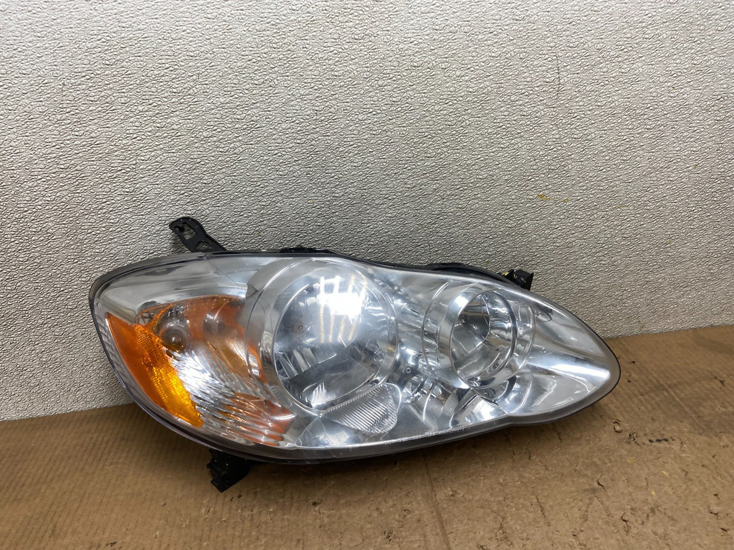 2005 to 2008 Toyota Corolla Right Passenger RH side Headlight AA8234 DW0