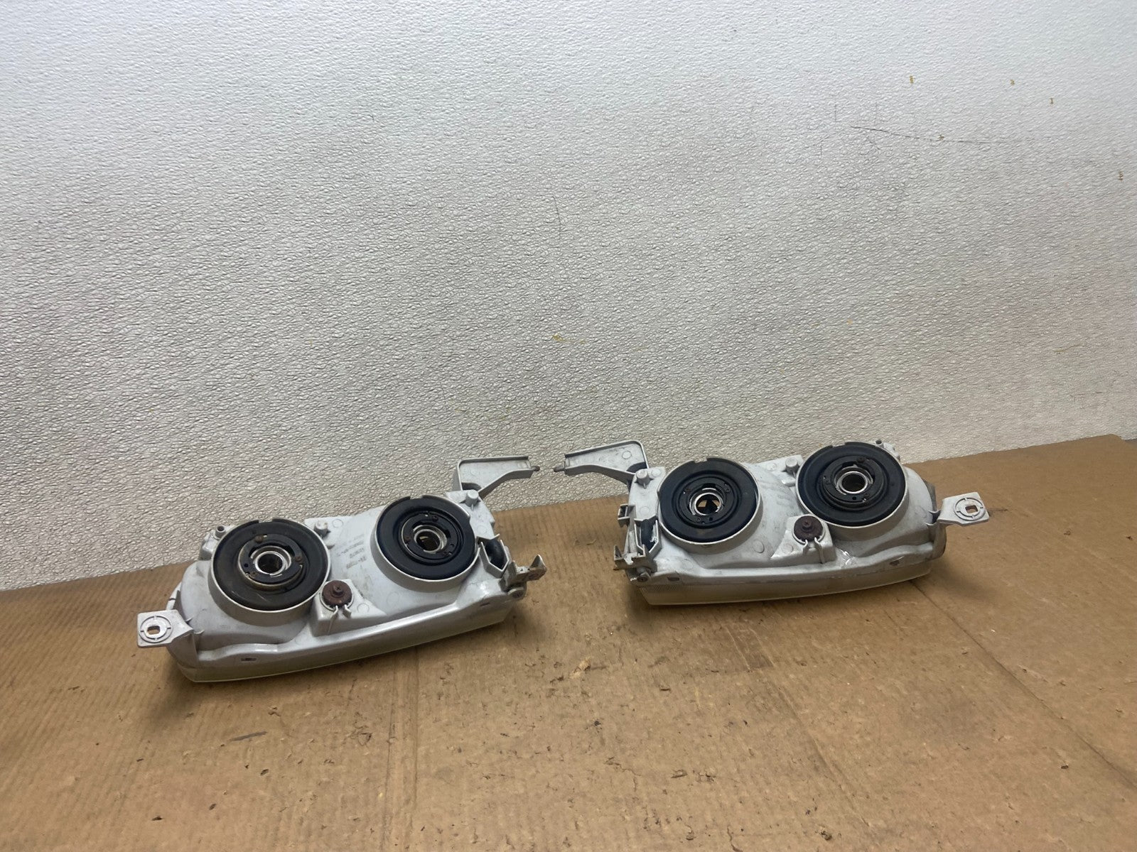 2001-2002 Toyota Corolla Left+Right Side Halogen Headlights OEM AA6835 DW7
