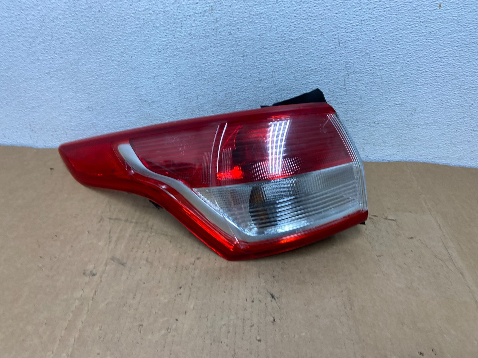 2013 to 2016 Ford Escape Left Driver LH Side Tail Light AC8489 DW0