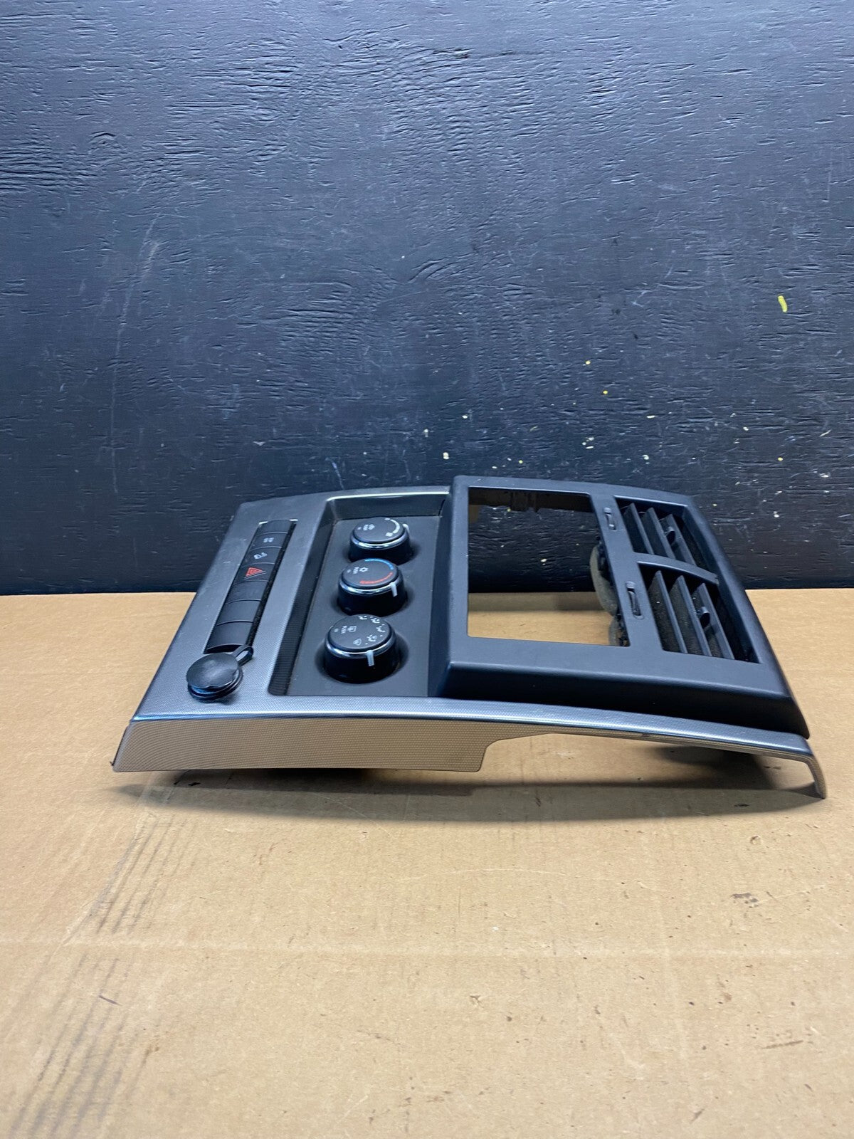 2008 to 2012 Jeep Liberty Dash Climate Temperature Control Radio Bezel N2797  DG2