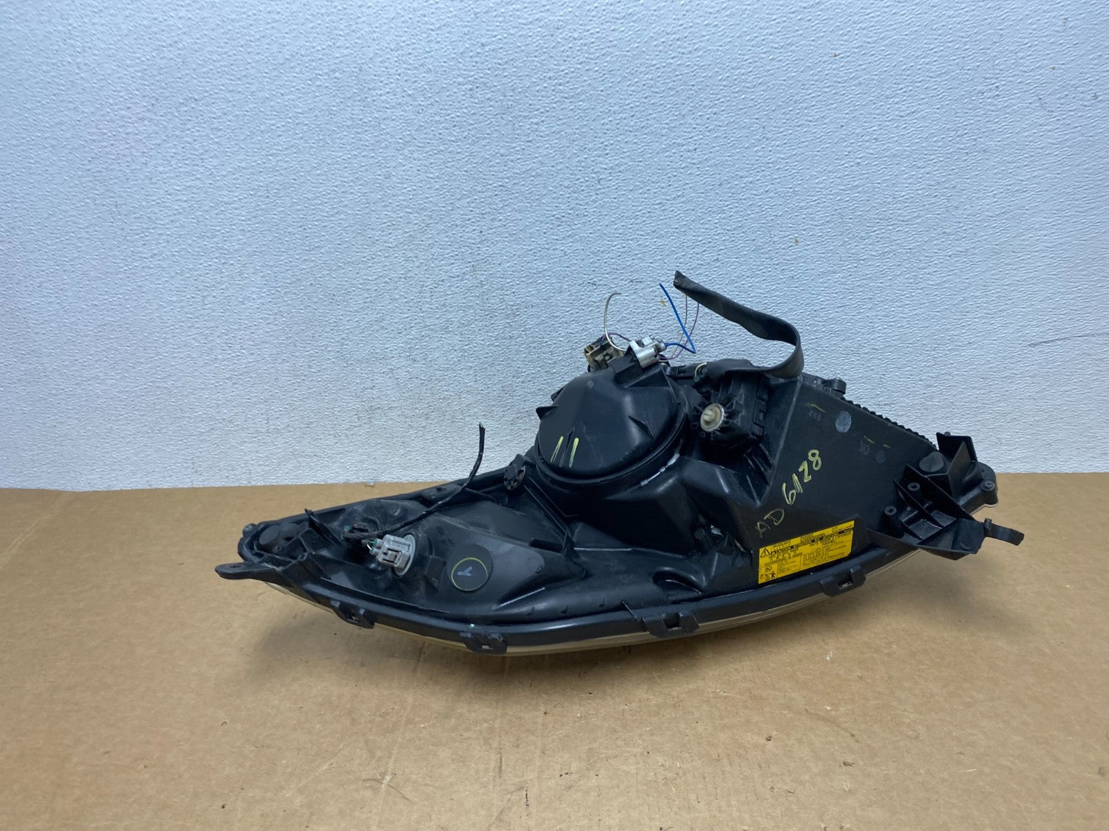 2004 - 2005 Toyota Prius Right Passenger RH Side Headlight Xenon Hid AD6128 DW7