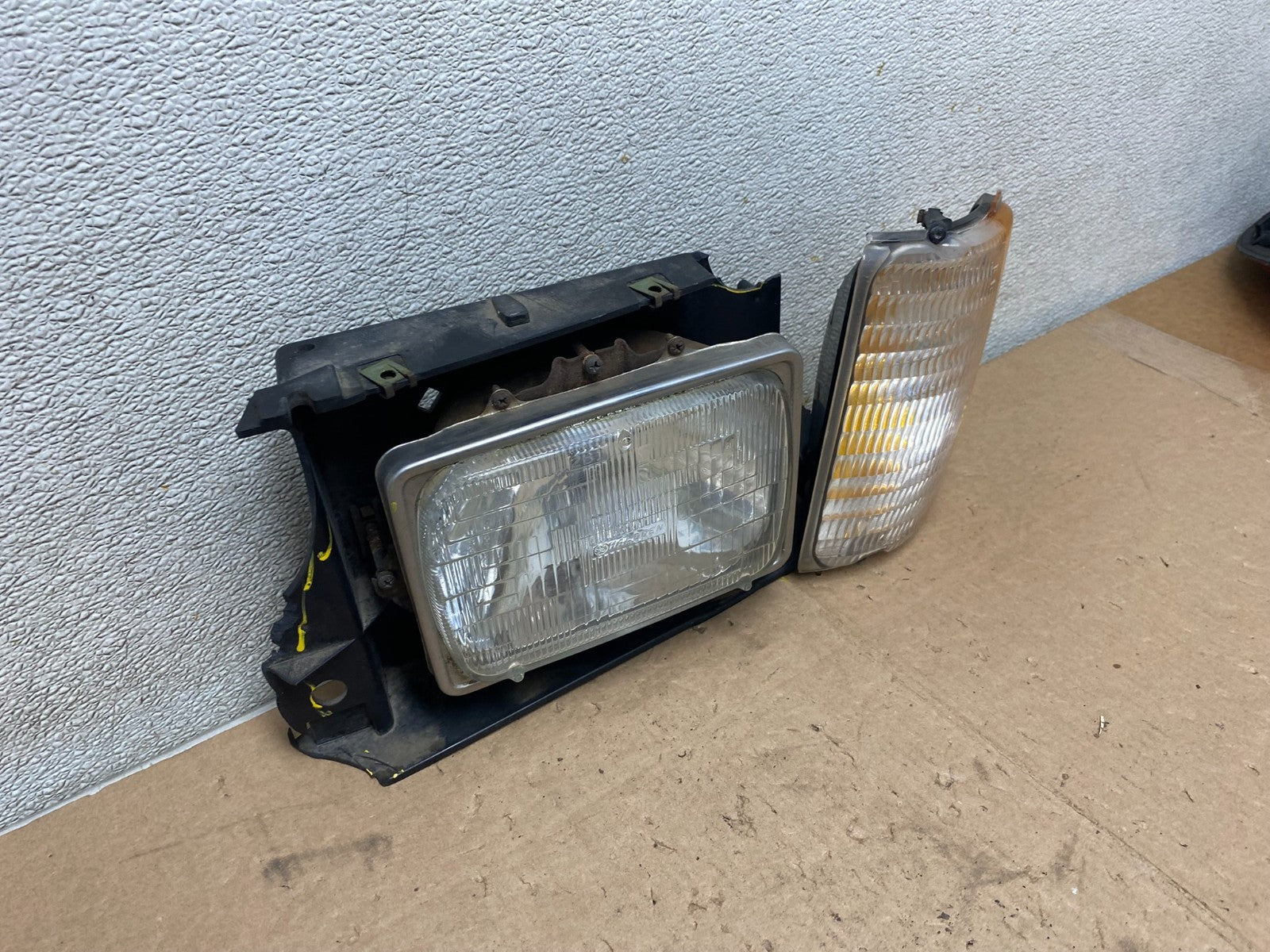 1993- to 1996 Ford E150 Van Driver Left Side Headlight Sealed Beam S3944 PS2