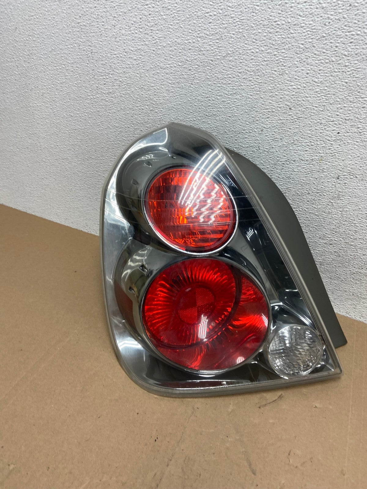 2005 to 2006 Nissan Altima Left Driver Side Tail Light AE6650 LK0