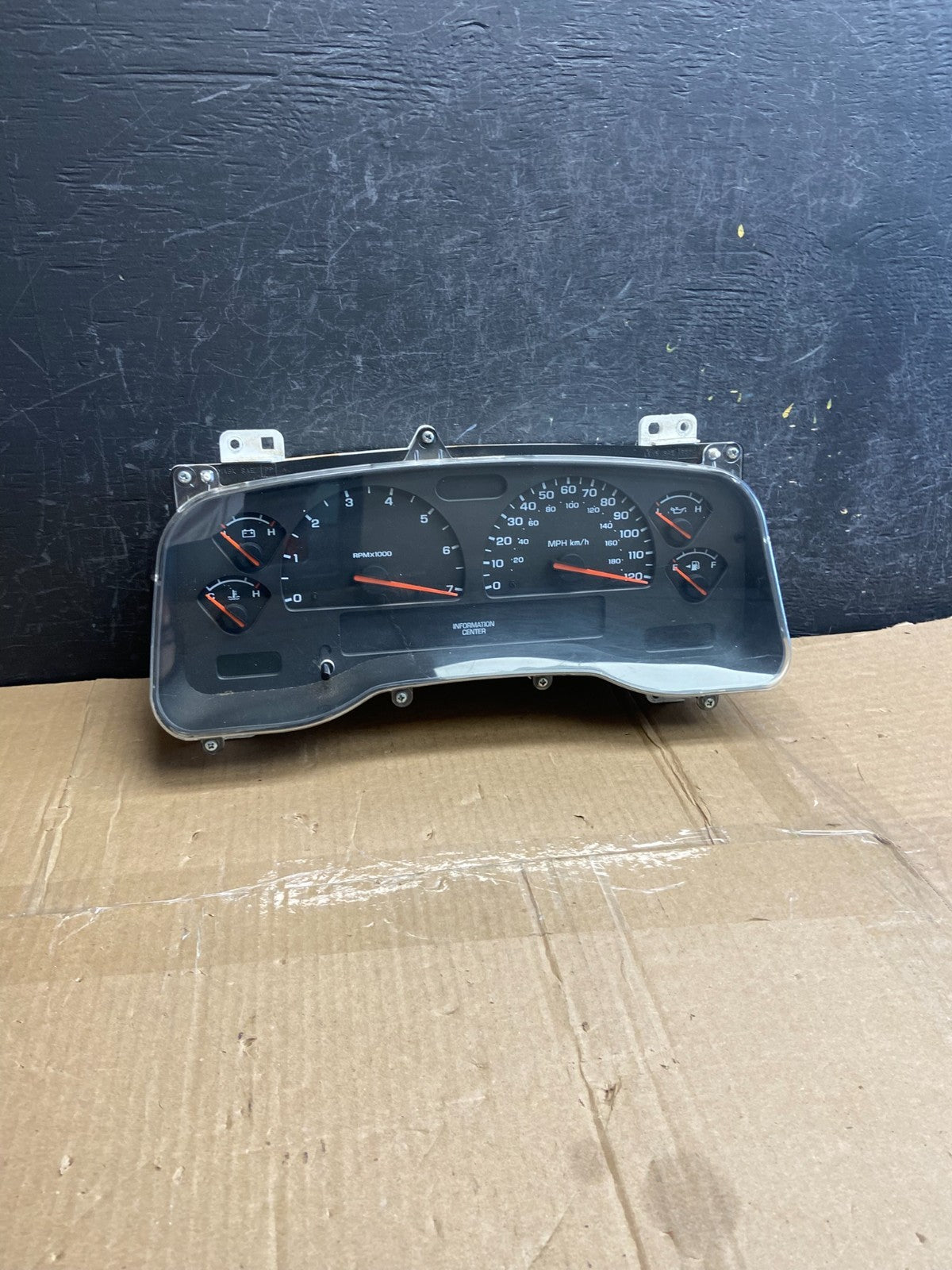 2003 Dodge Durango 4.7L Speedometer Instrument Cluster Gauge AF2794 DW0