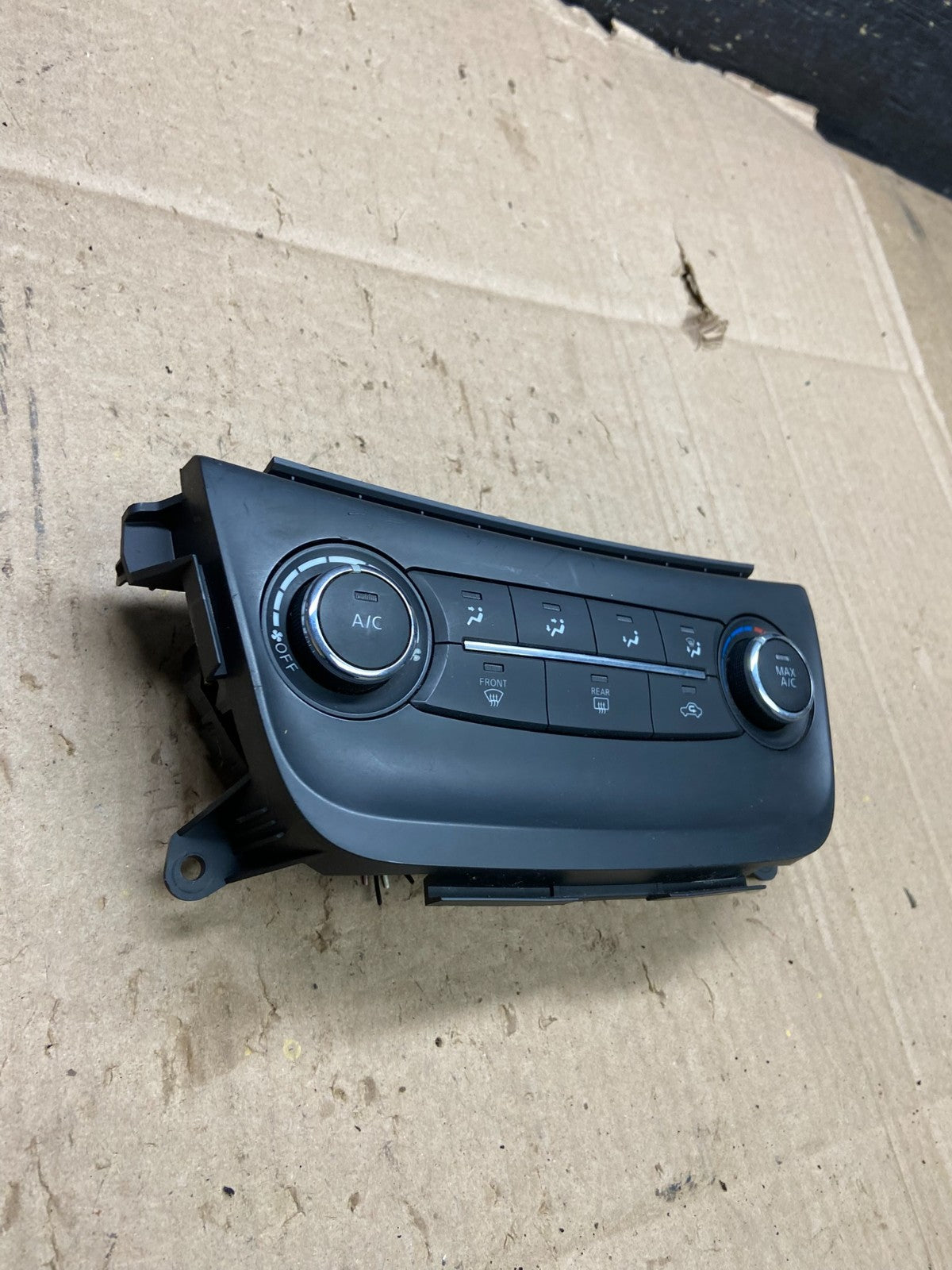 2015-2017 Nissan Sentra Climate Control Unit Heater Ac Temperature Hvac y5334 DG1