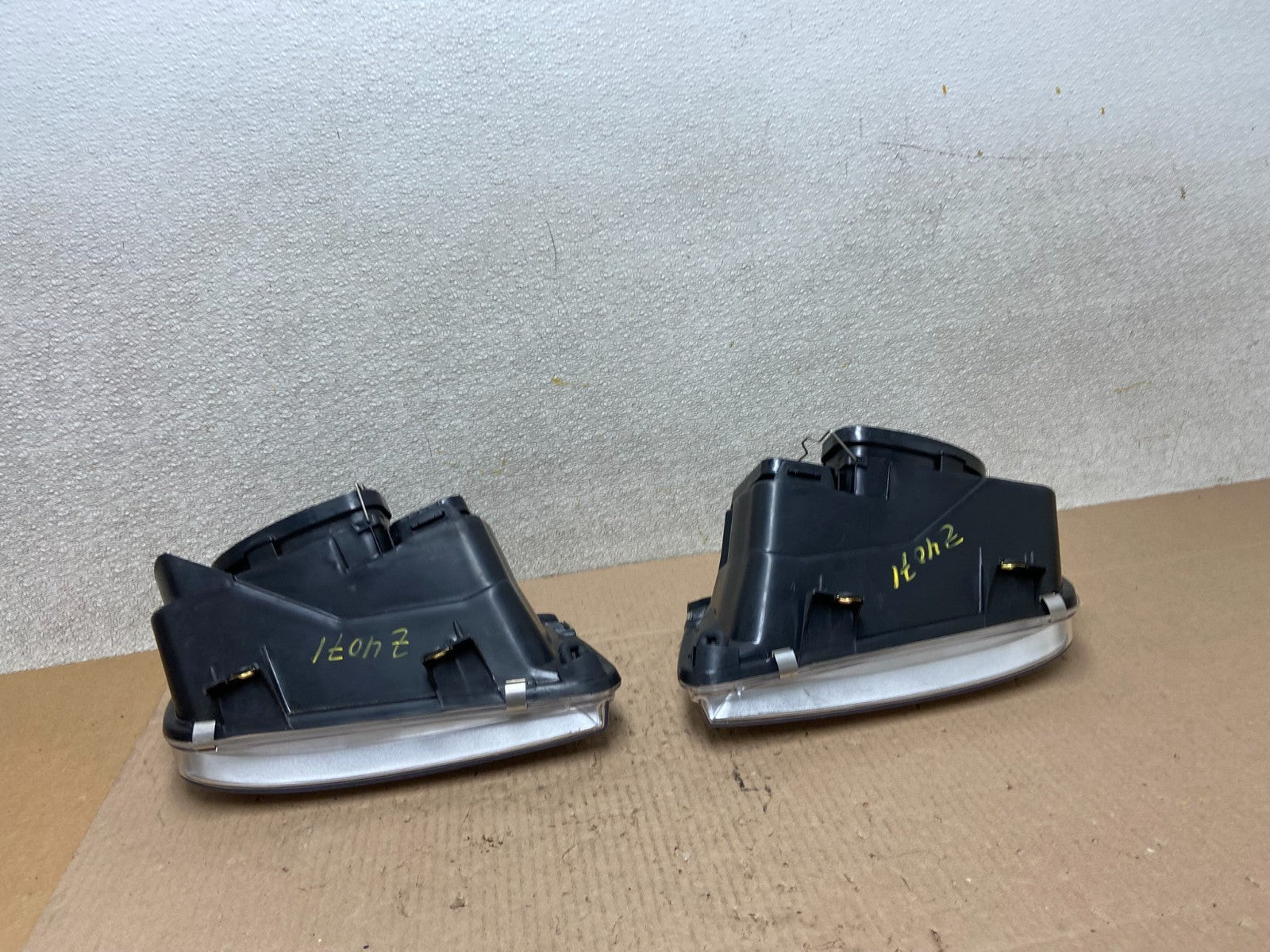 2002 to 2004 Volkswagen Jetta Left+Right Headlights Aftermarket Z4071 DW5