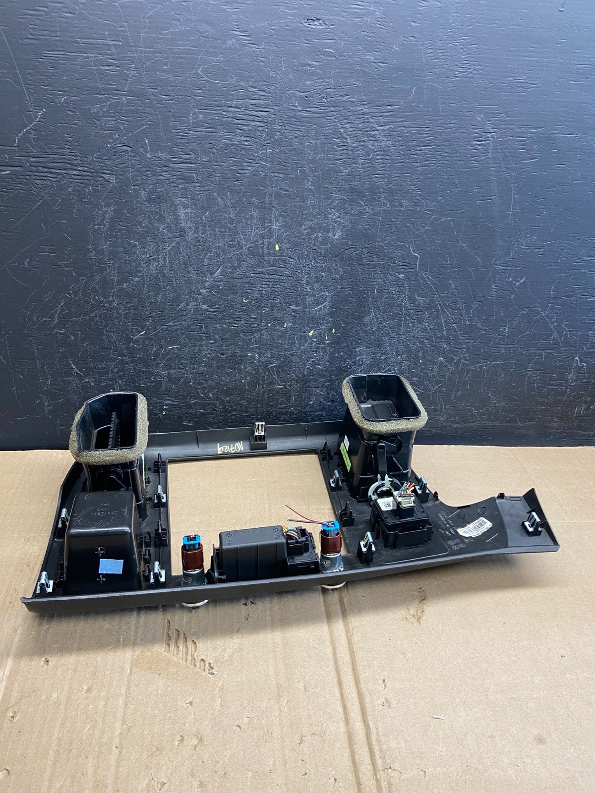 2007 to 2014 Silverado Sierra Center Console Radio Bezel Air Vents ad7129 DG6