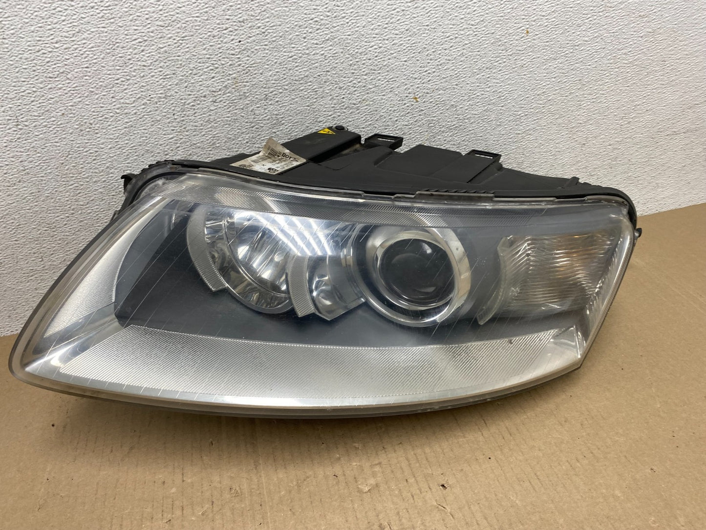 2005 to 2008 Audi A6 Left Driver Side Headlight Xenon HID AF5837 DW0