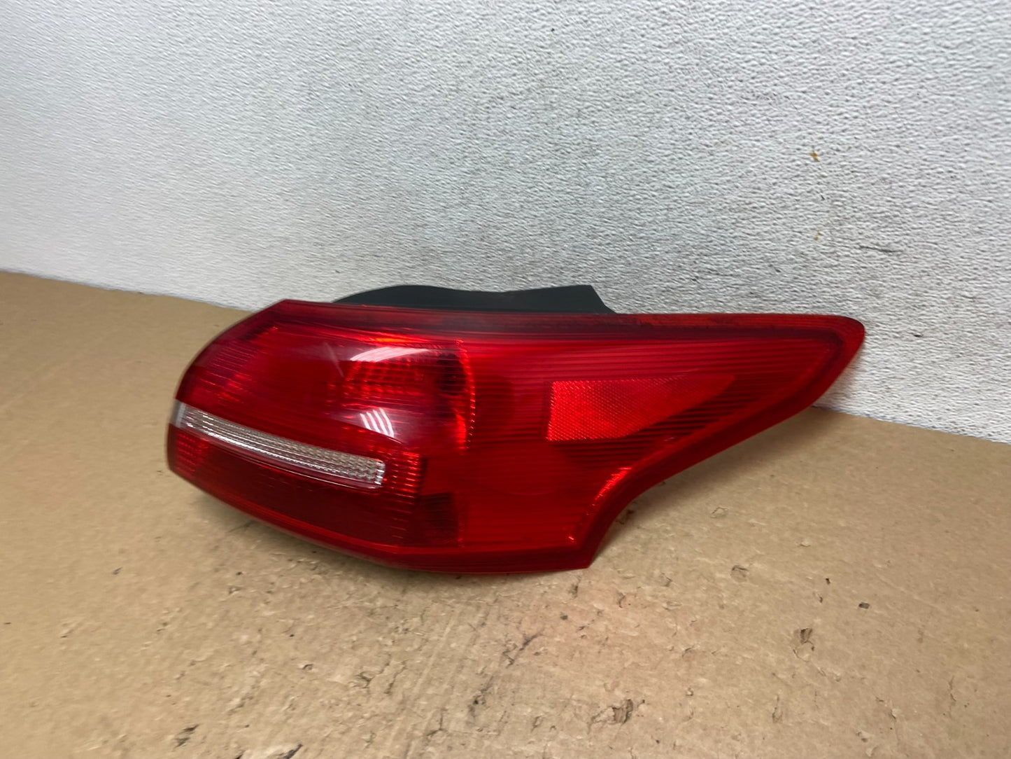 2015-2018 Ford Focus Sedan Halogen Tail Light Right Side Passenger AF8059 DW1