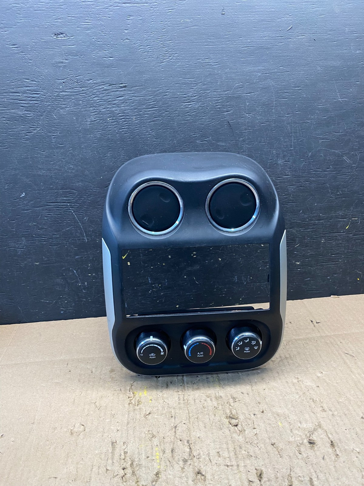 2011 to 2017 Jeep Compass Dash Climate Temperature Control Radio Bezel P7837 DG0