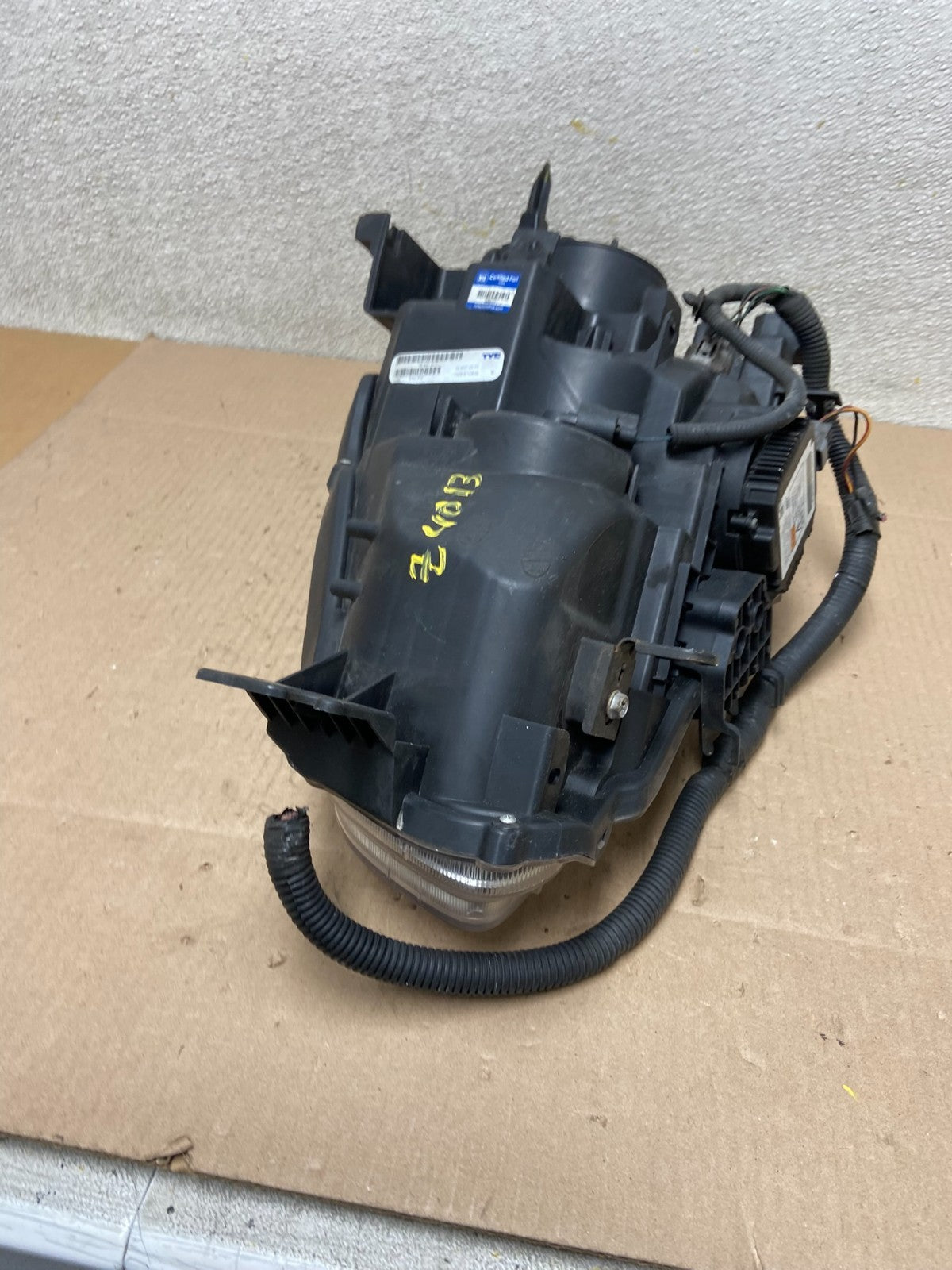 2009 - 2014 Nissan Maxima Headlight Right Passenger Xenon HID TYC Z4013 DW9