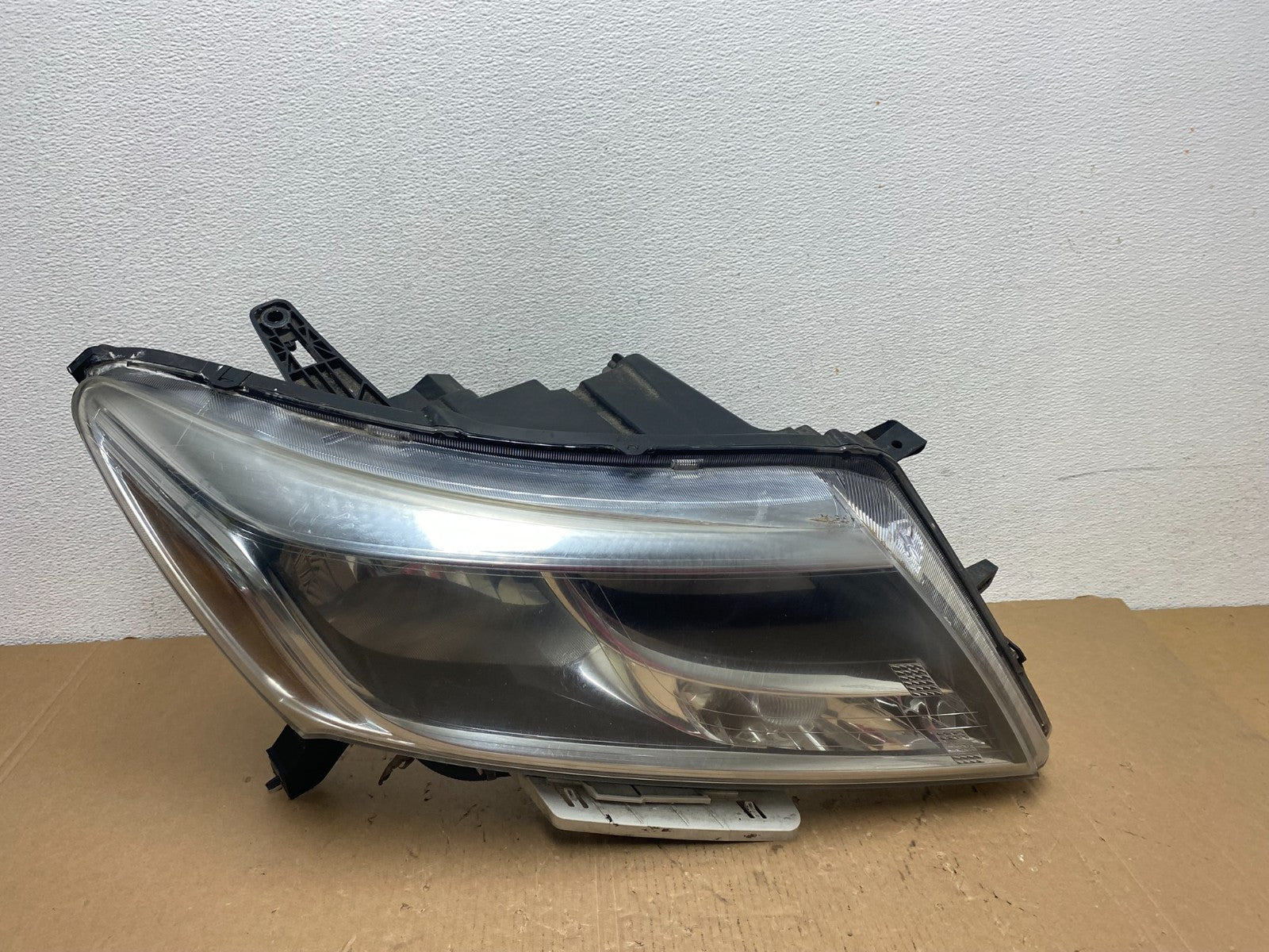 2013 to 2016 Nissan Pathfinder Right Passenger RH Side Headlight AD8028 DW0