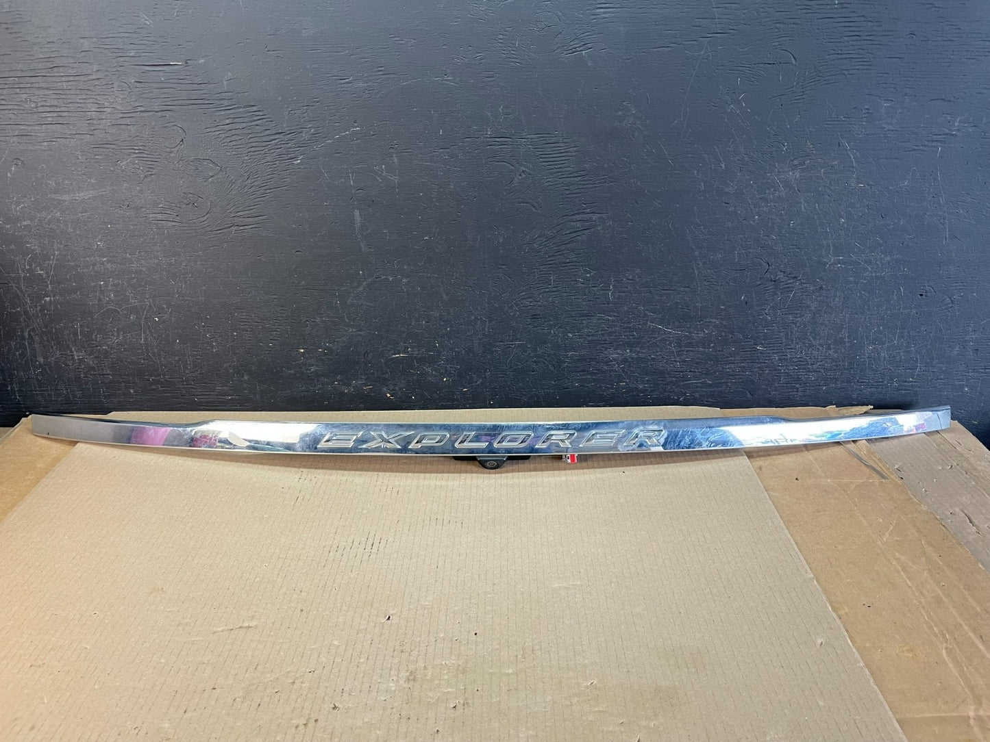 2011-2014 Ford Explorer Rear Tailgate Gate Trim Molding With Camera OE AE3424 DG0