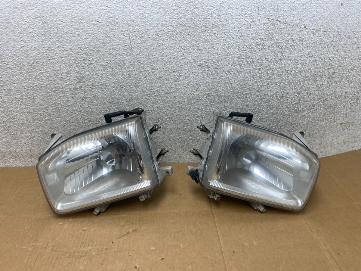 1999-2004 Nissan Pathfinder Left+Right Side Set Halogen Headlights V4820 DW0