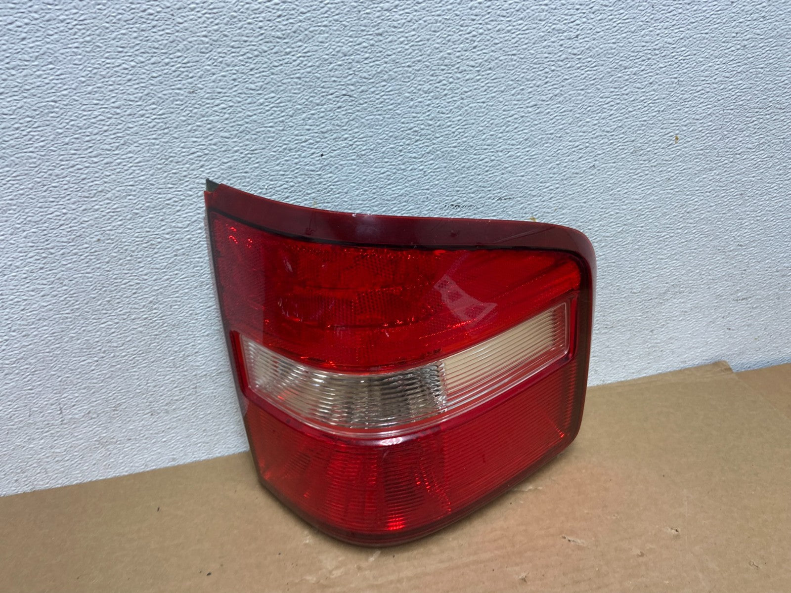 2004 to 2008 Ford F150 Flareside Right Passenger RH Side Tail Light AD3841 DW0