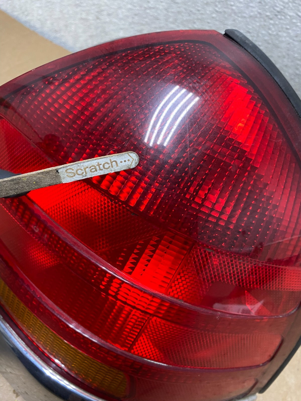 1998-2003 Ford Crown Victoria Right Passenger Rh Side Tail Light Oem V0292 DW3