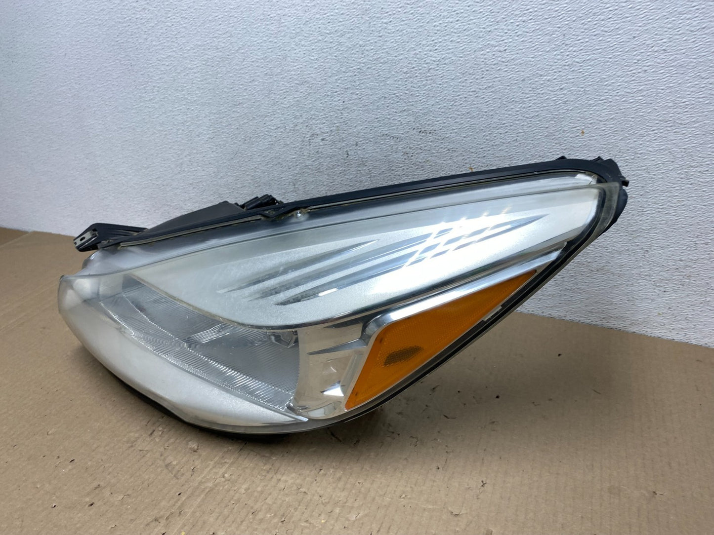 2013 - 2016 Ford Escape Headlight Left Driver Lh Side Halogen AE9691 DW1