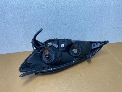 2004-2005 Toyota Sienna Right Passenger Halogen Headlight AD8934 DW7