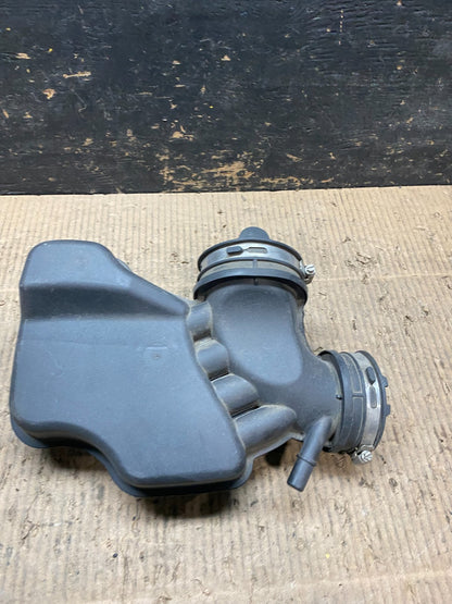 2020 to 2022 Ford Explorer OEM Air Right Intake Cleaner Inlet OEM T9792 DG1