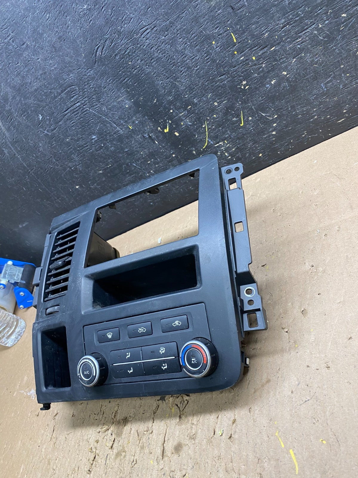 2012-2021 Nissan NV2500 NV3500 Radio Bezel Center Trim Climate Control T8580 DG2