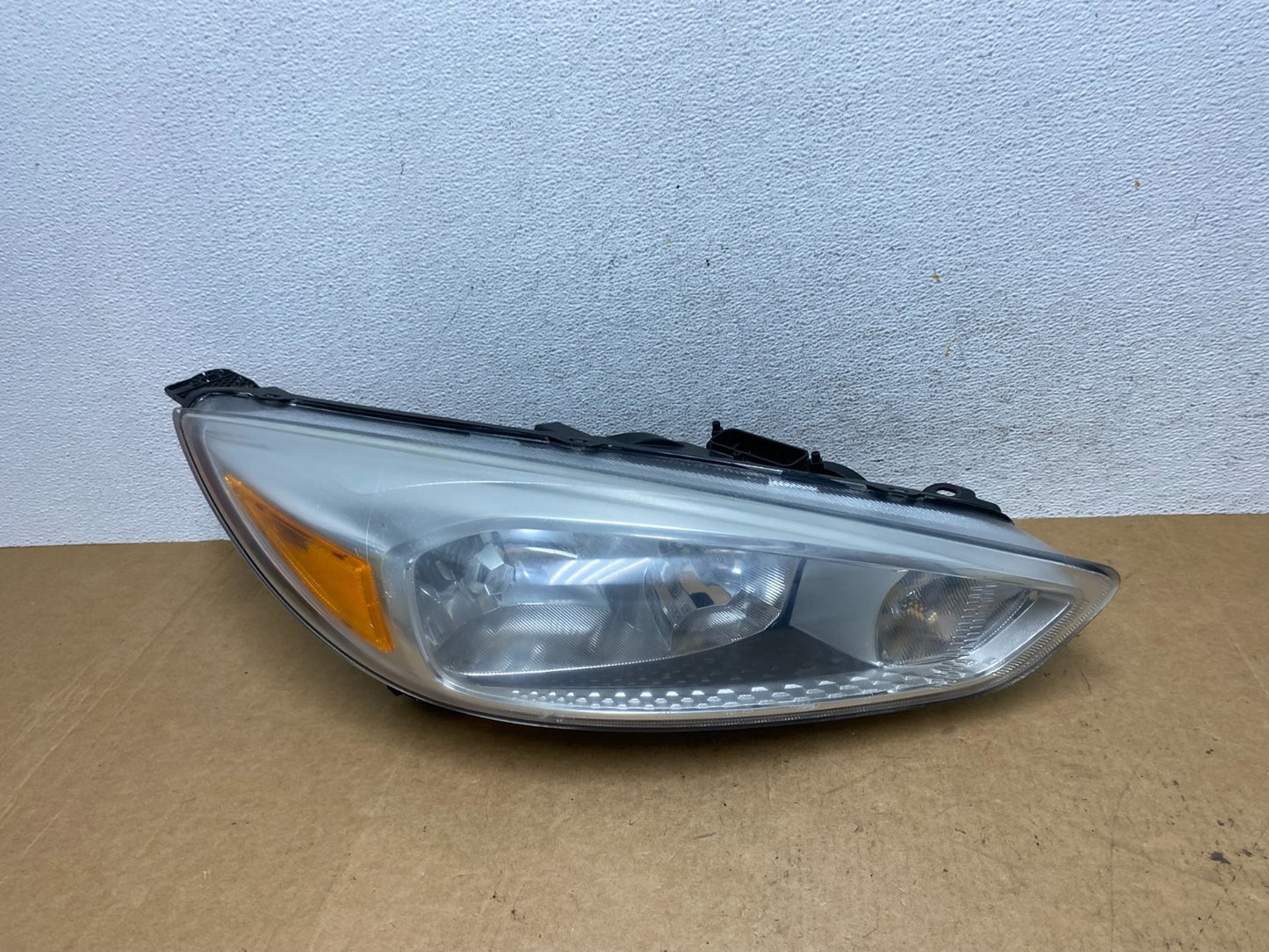 2015-2017 Ford Focus Right Passenger Rh Side Halogen Headlight AE3064 DW0
