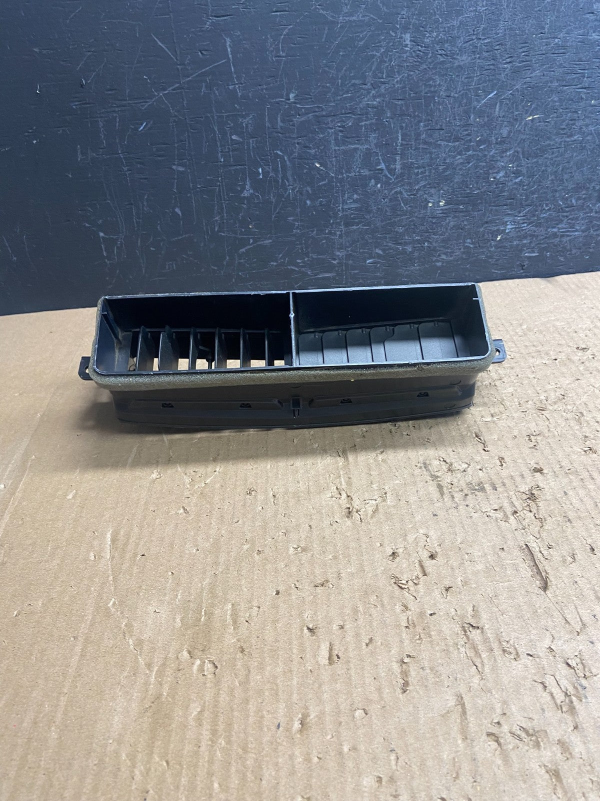 2011 to 2014 Ford Edge Center Dash Radio Panel Air Vent AF1516 DG4