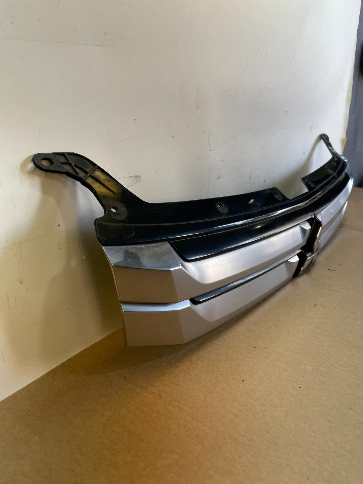 2014 2015 Mitsubishi Outlander Front Upper Grill Grille AG2849 DG2
