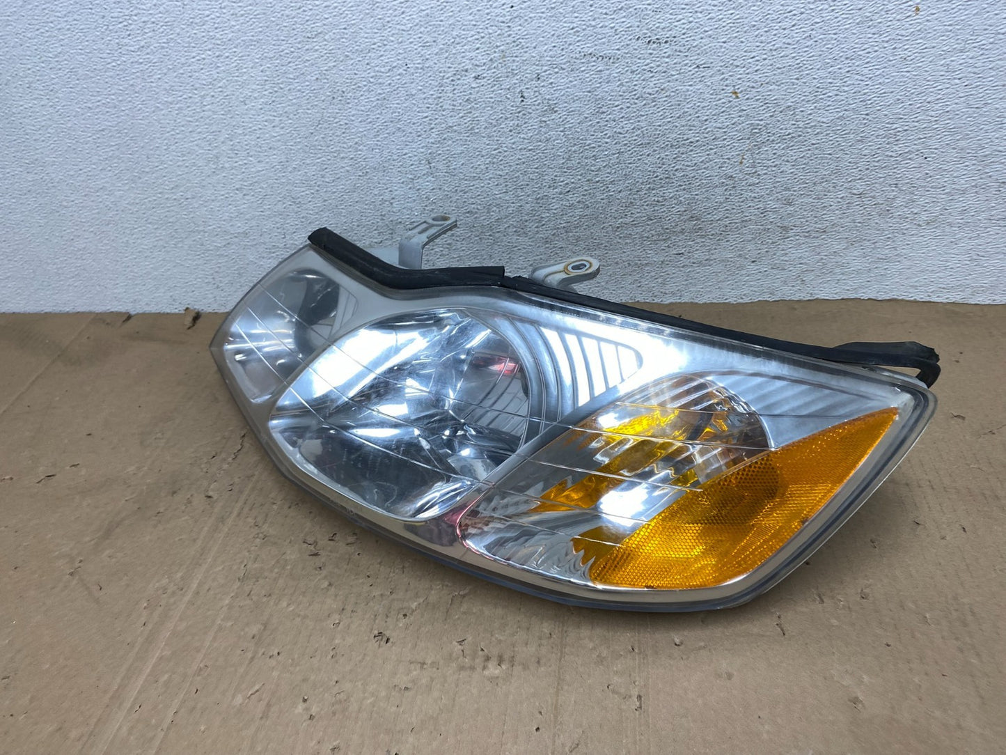 2000 to 2004 Toyota Avalon Halogen Left Driver LH Headlight AE9231 DW1