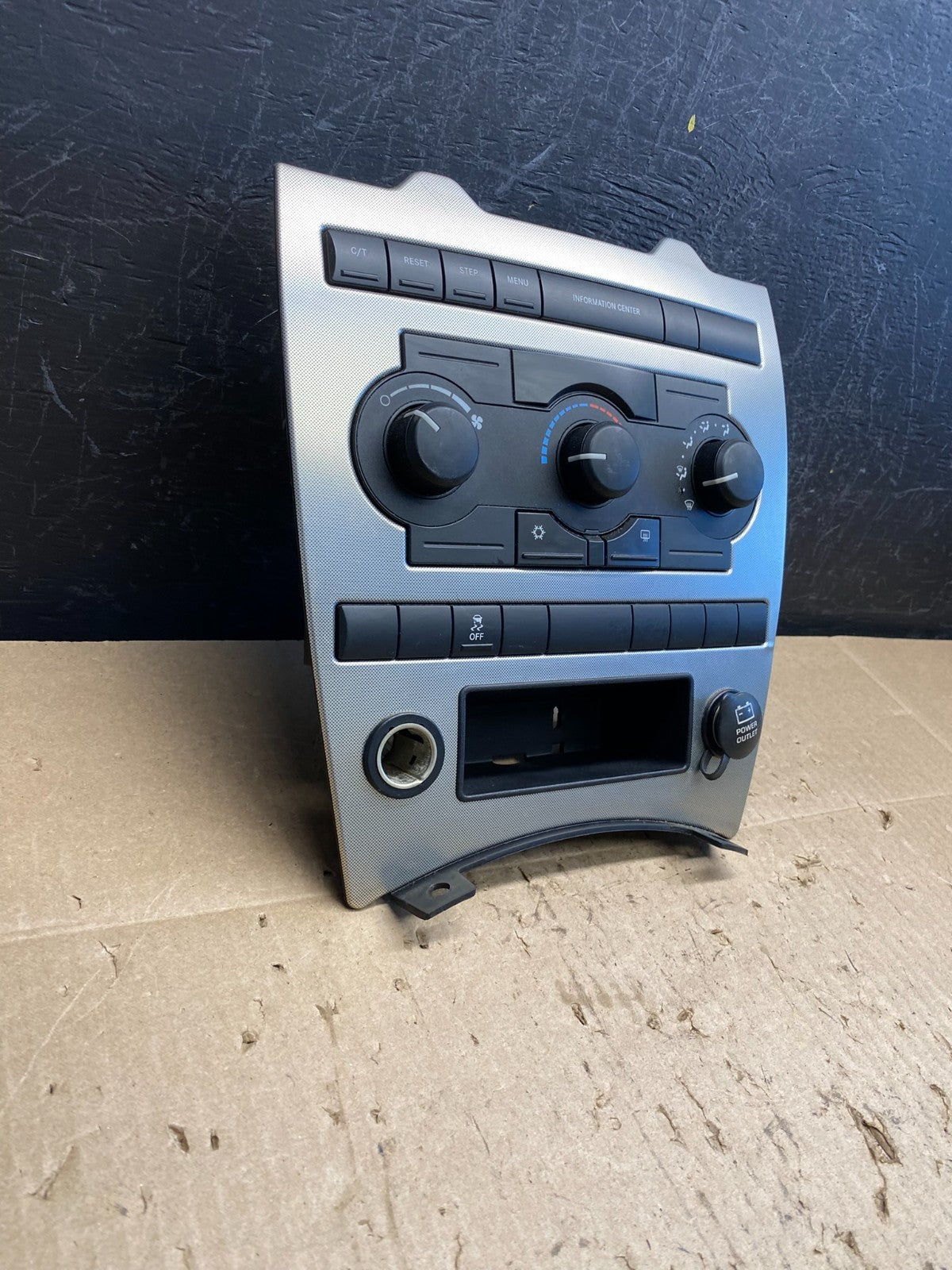 2005 2006 2007 Jeep Commander Grand Cherokee A/C Climate Control Bezel AC9150 DG2