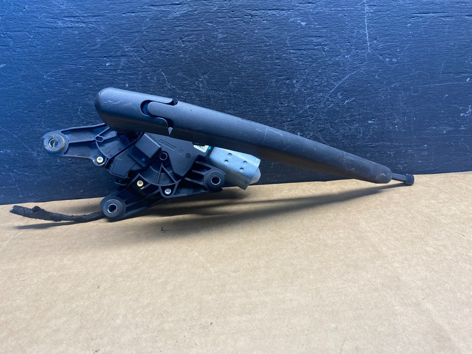 2020 to 2023 Ford Explorer Rear Windshield Wiper Motor AD7460 DG0
