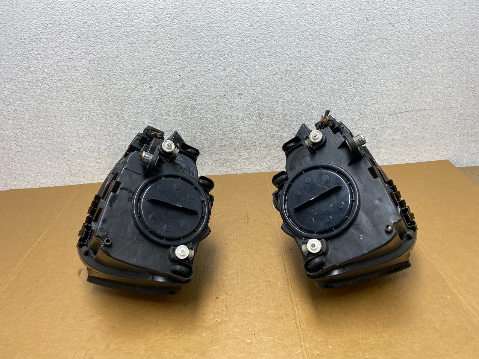 2011 to 2014 Volkswagen Jetta Left+Right Headlights Halogen AD8938 DW11