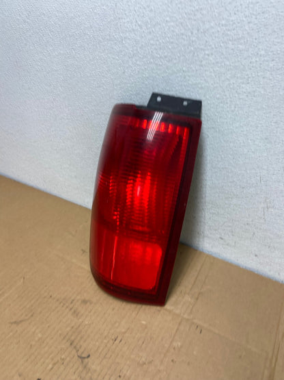 1998 to 2002 Lincoln Navigator Left Driver LH Side Tail Light AC7537 LK1