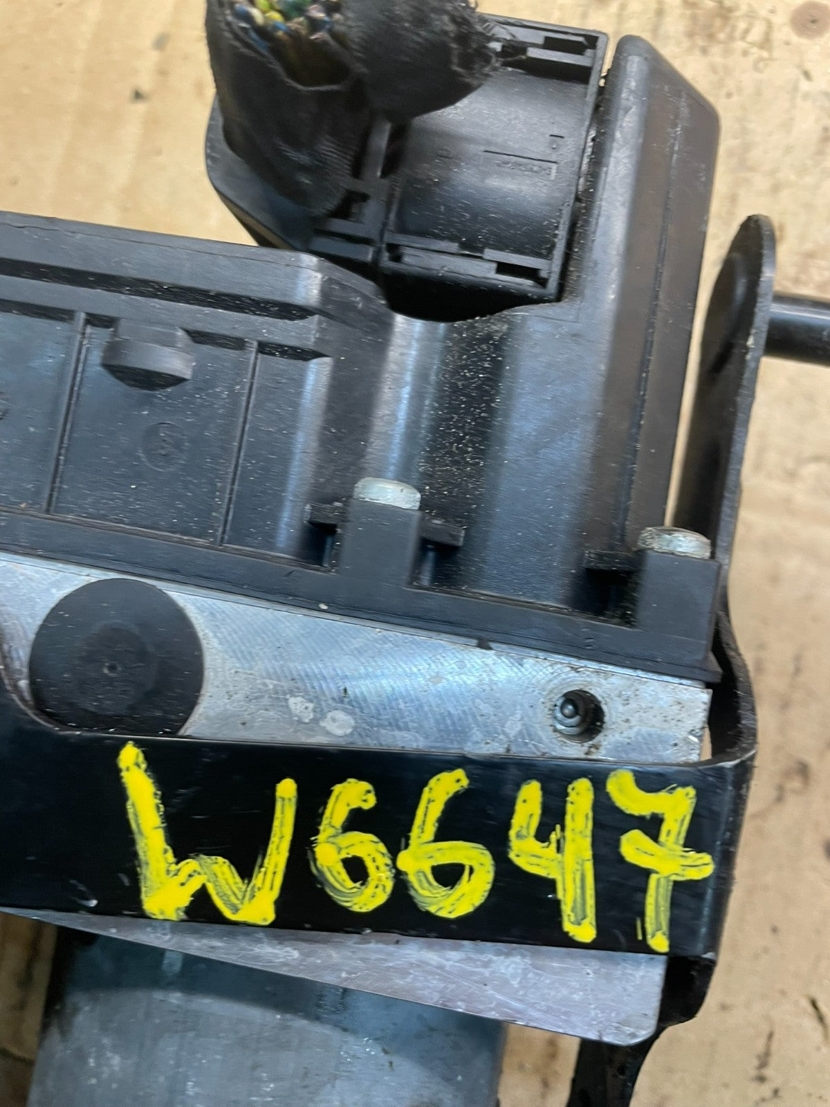 2002-2005 BMW E65 745i 745Li 750Li  ABS Hydraulic Block OEM W6647 DG7