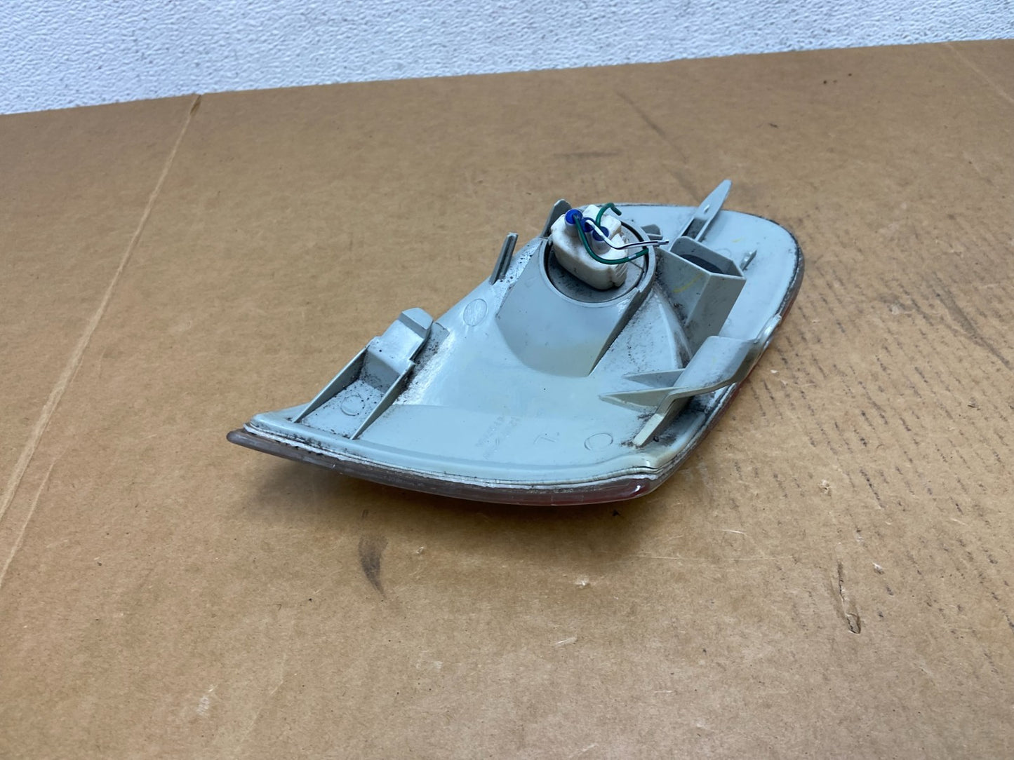 2001-2002 Toyota Corolla Left Driver Turn Signal/Marker Light AG5466 DW4