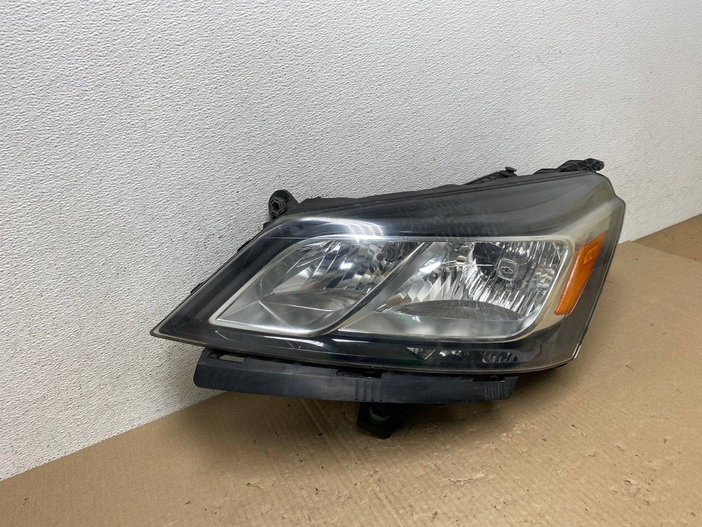 2013-2017 Chevrolet Traverse Left Driver LH Side Headlight Halogen AE9685 LK2